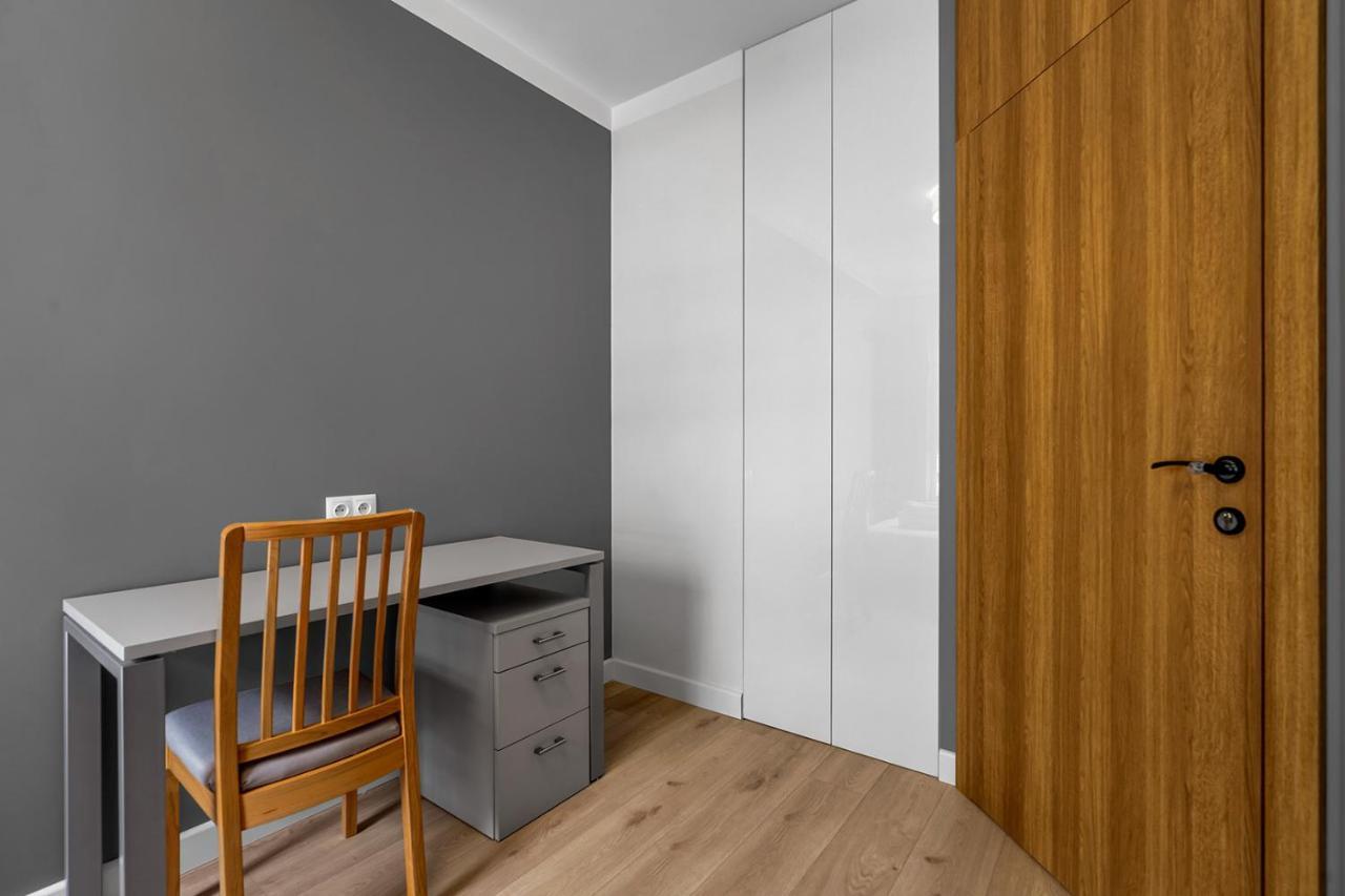 Lotnisko Chopina Modern Apartment Варшава Экстерьер фото